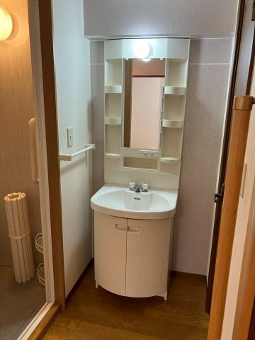 労住協第11ビル京町マンションの独立洗面台