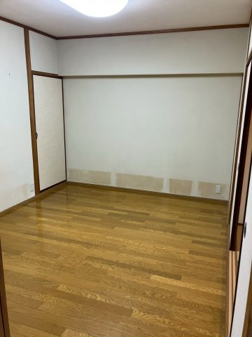 労住協第11ビル京町マンションの洋室