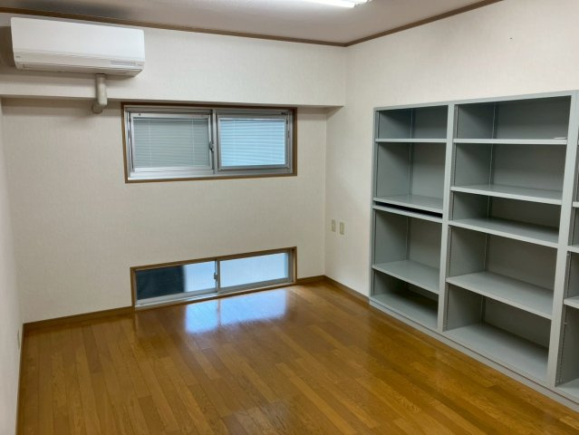労住協第11ビル京町マンションの洋室