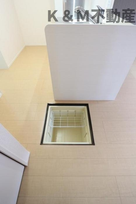 フラッツ酒井根　Ⅰ号棟の居間・リビング|※同タイプのお部屋の写真です