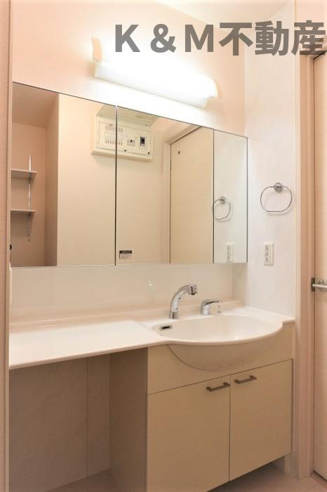 フラッツ酒井根　Ⅰ号棟の洗面所|※同タイプのお部屋の写真です