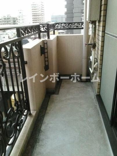 アグレ本八幡のバルコニー