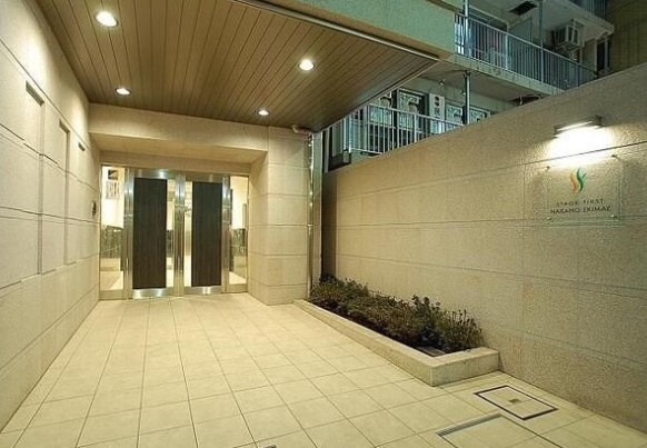 ステージファースト中野駅前のエントランス