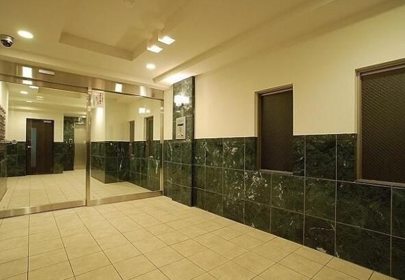 ステージファースト中野駅前のロビー