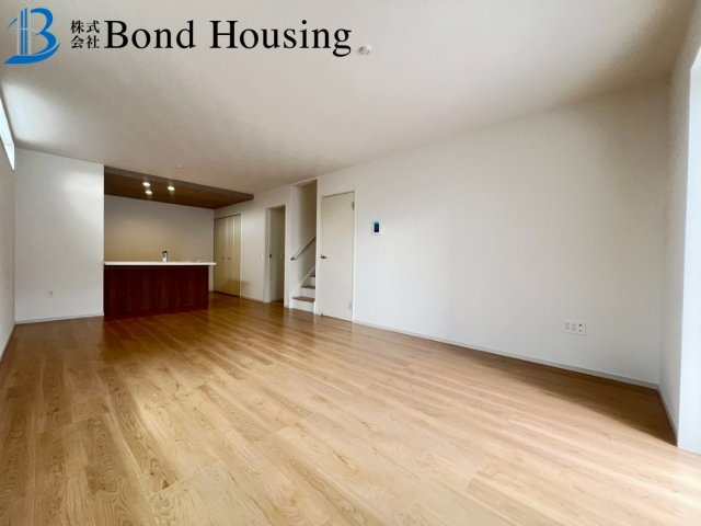 「明石駅徒歩12分」「駐車3台可」材木町　限定1棟の居間・リビング