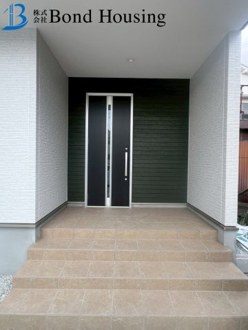 「明石駅徒歩12分」「駐車3台可」材木町　限定1棟の玄関
