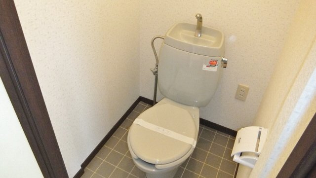 グラーツ西治のトイレ|トイレに窓あります