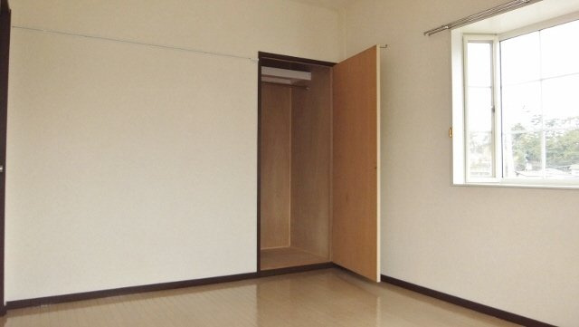 グラーツ西治の居間・リビング|洋室収納