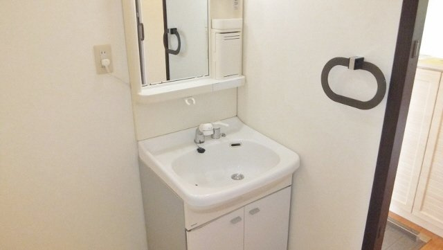 グラーツ西治の洗面所|独立洗面台兼脱衣スペース