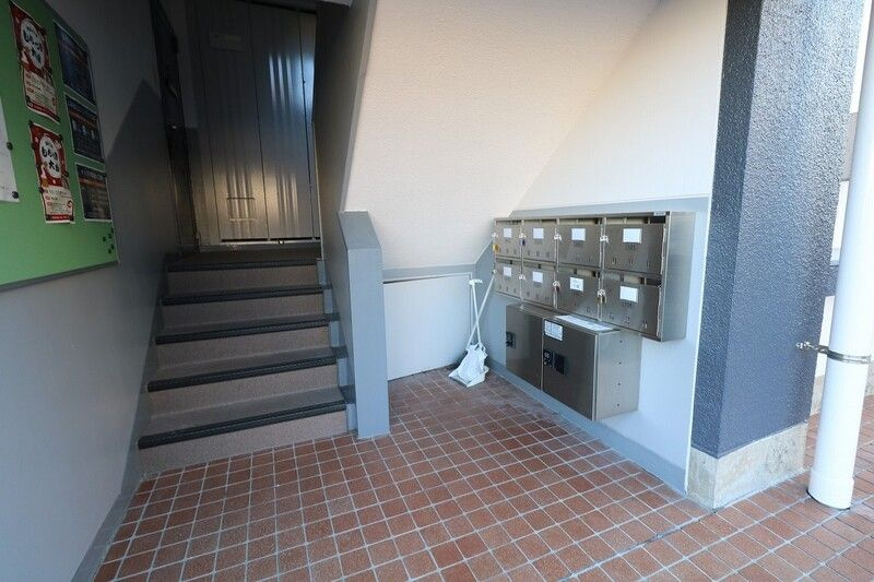 福岡市早良区南庄４丁目の賃貸マンションのエントランス
