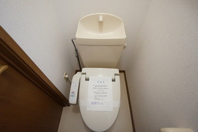 直方市大字頓野のアパートのトイレ