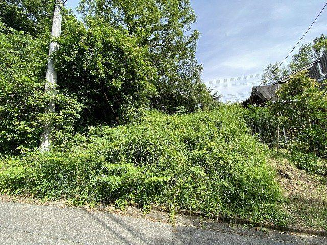 伊豆の国市　富士見ニュータウンの前面道路含む現地写真