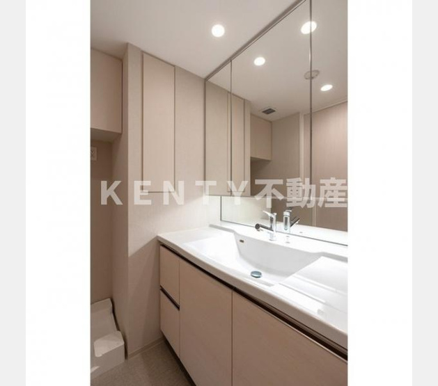 【洗面所】 | コンフォリア・リヴ大森西 | 忙しい朝には欠かせない洗面所です