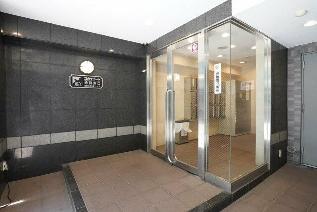 スカイコート池袋東口のエントランス