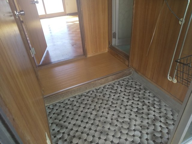 あきさとマンションBの玄関