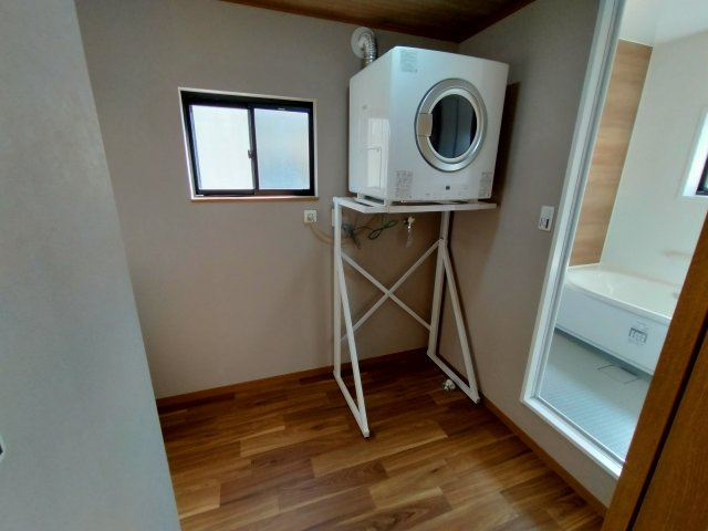 鶴見区諸口１丁目中古戸建の洗面所|ガス乾燥機、「乾太くん」設置済み！