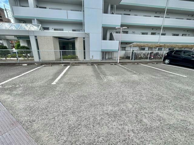 ファーストイン英賀保駅前の駐車場