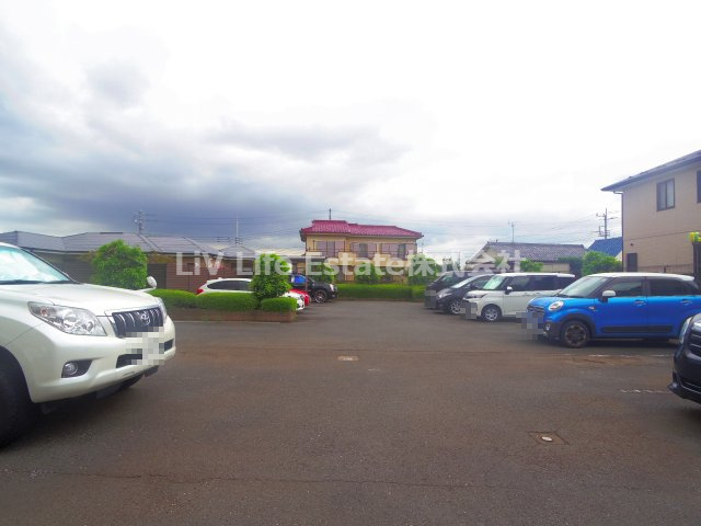 東久留米市下里１丁目の賃貸マンションの駐車場