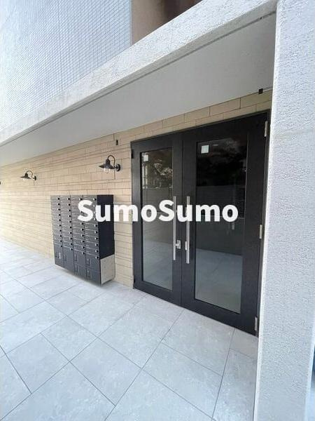 エヌエムキャトフヴァンユイットのエントランス|建物の内部です