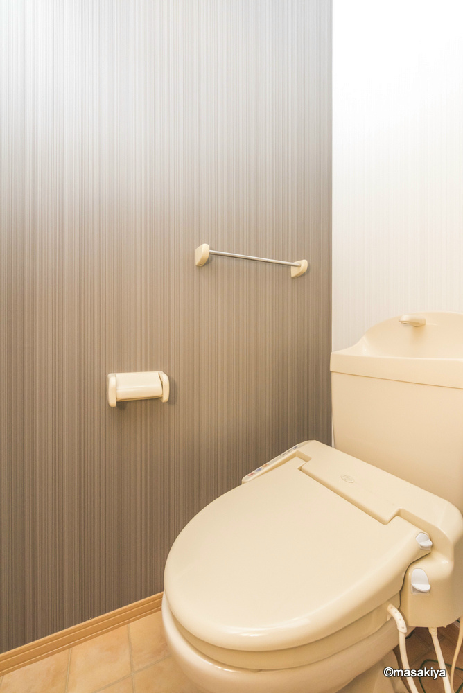 メゾン・ド・ブランのトイレ|トイレ　ウォシュレット付き。