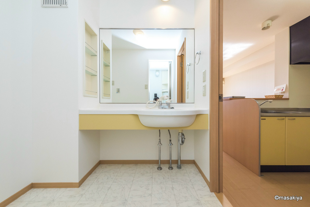 メゾン・ド・ブランの洗面所|洗面・脱衣　シャンプードレッサー付き。