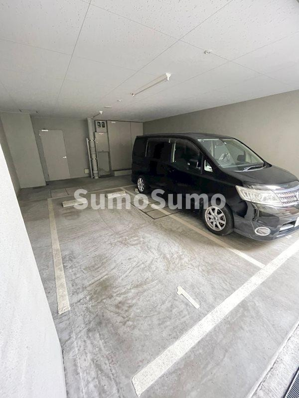 エスリード松屋町SOUTHの駐車場