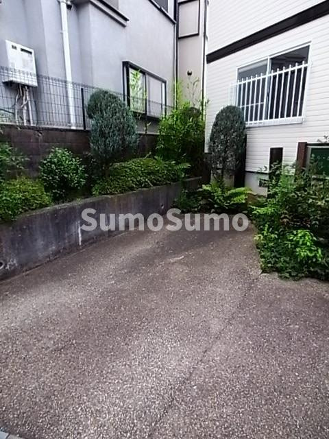 エルピーノ夙川の駐車場