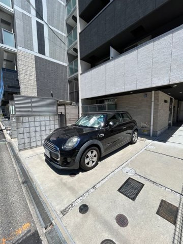 エヌエムスワサントシスの駐車場