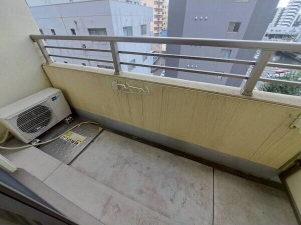 レジデンス金山スクエア(旧プライムアーバン金山)のバルコニー