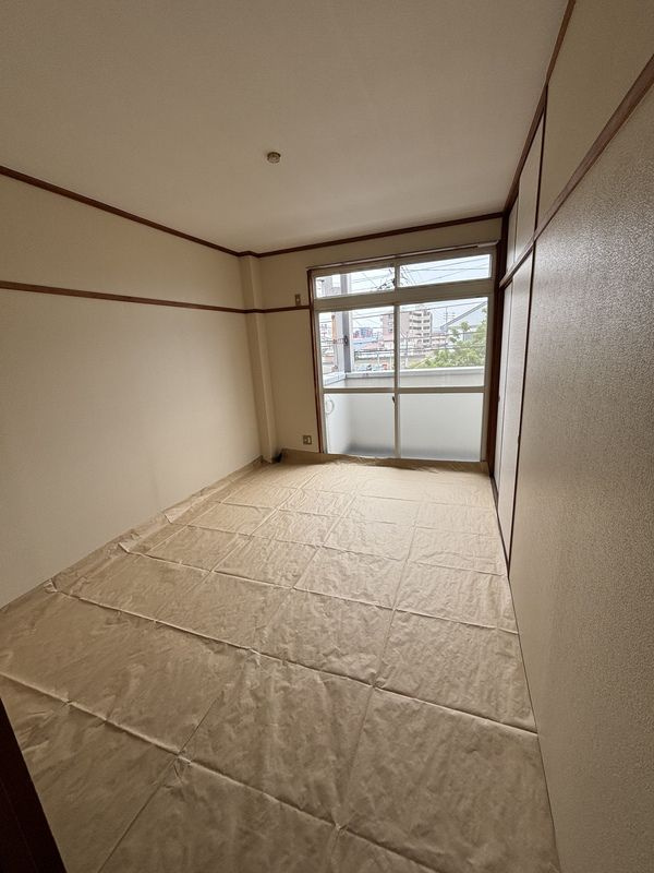 福岡市東区松崎２丁目のアパートのロビー