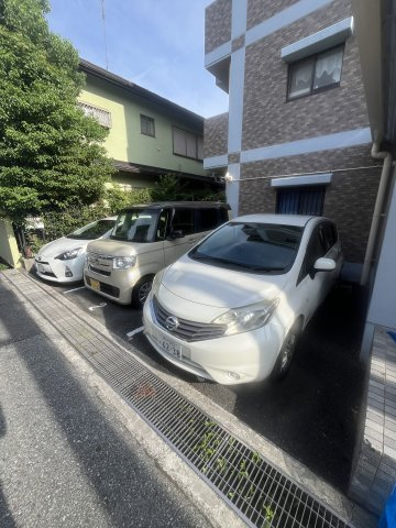 エバー武庫之荘の駐車場