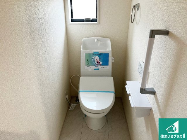 南あわじ市広田中筋　新築一戸建てのトイレ|1・2階の2ヶ所にあるので、朝の忙しい時間の順番待ちもなく、深夜の利用にも大変便利です。