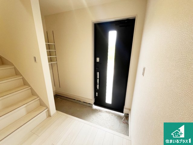 南あわじ市広田中筋　新築一戸建ての玄関|シューズボックスにはたくさんの靴が収納できるので玄関周りはいつもスッキリ！ご家族が増えても安心！
