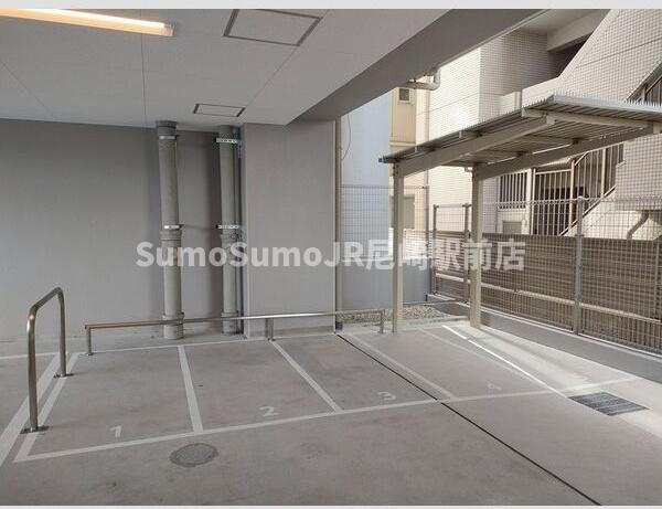 エスリード大阪プライムゲートの駐車場|車をお持ちの方に嬉しい駐車場付きの物件です