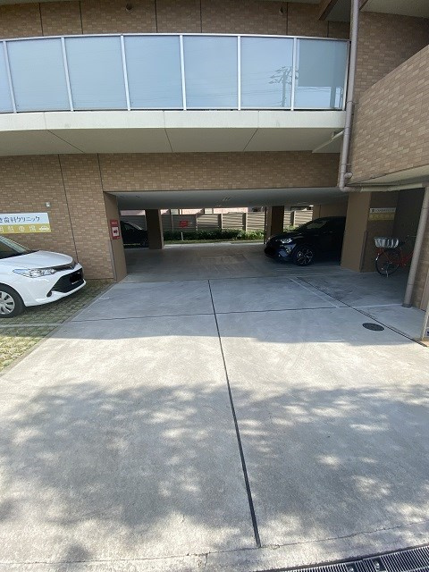エバーグレイス西宮Ⅲの駐車場