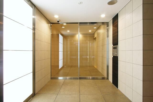 プルス上十条のエントランス