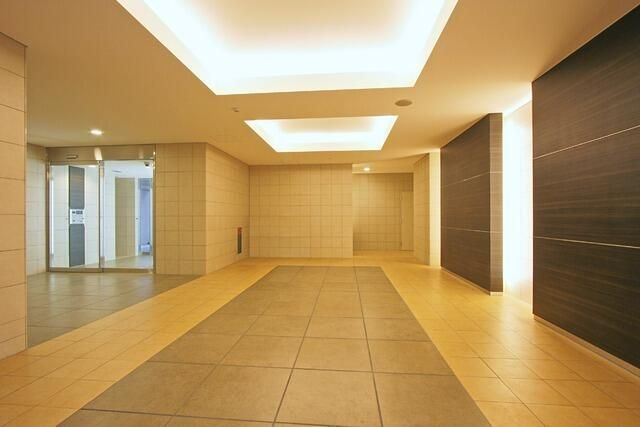 プルス上十条のエントランス