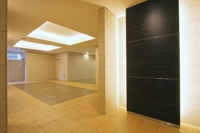 プルス上十条のエントランス