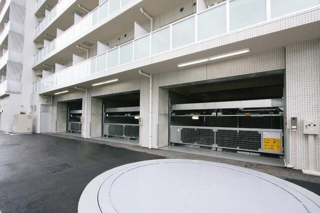 プルス上十条の駐車場