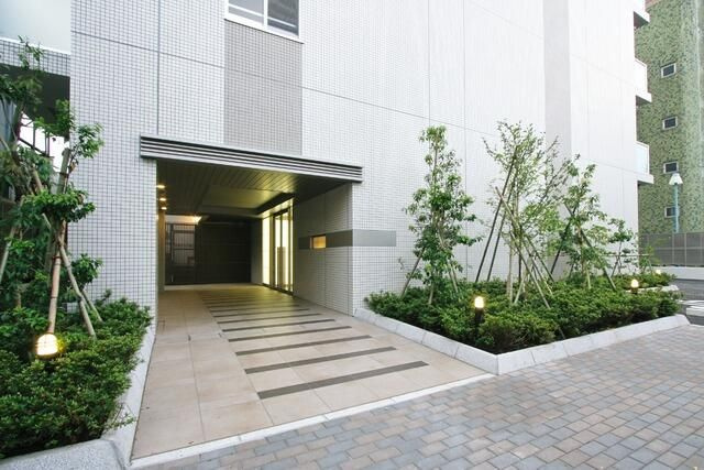 プルス上十条のエントランス