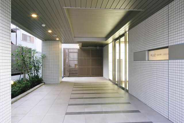 プルス上十条のエントランス