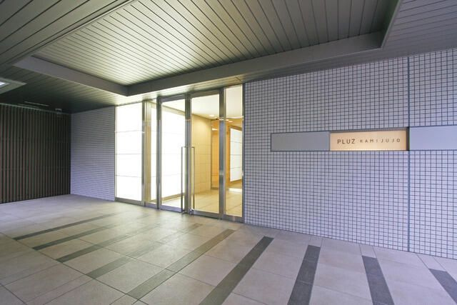 プルス上十条のエントランス