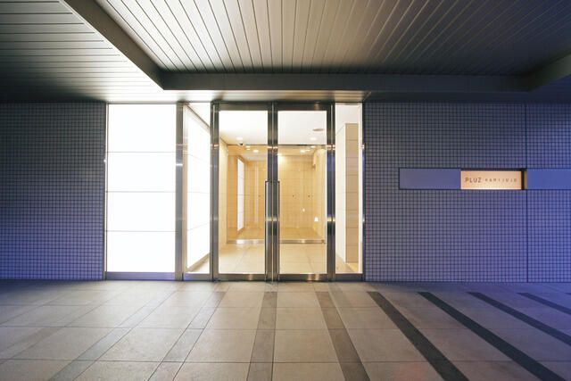 プルス上十条のエントランス