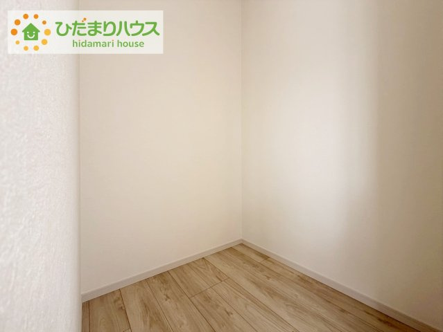 ひたちなか市足崎2期　新築戸建の洋室|ママに人気のウォークインクローゼット付き！
コートやジャケットはもちろん、季節物や布団なども全部収納できちゃいます(^^)/