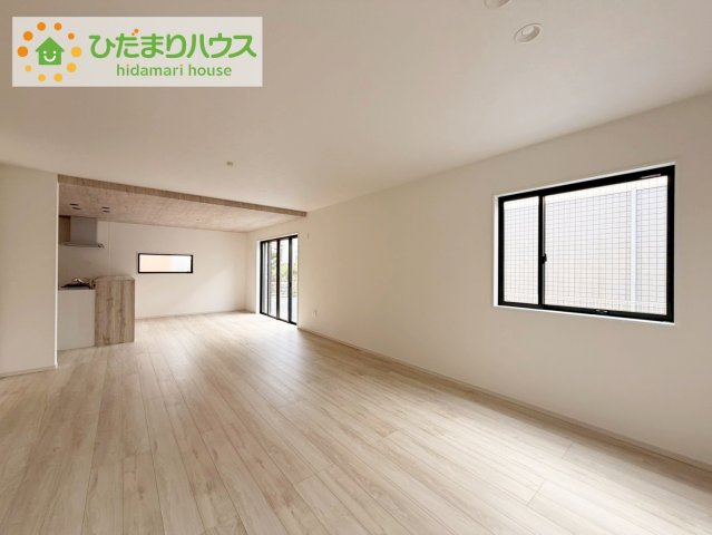 ひたちなか市足崎2期　新築戸建の居間・リビング|24.5帖の広～いリビングは、ゆったりとした家族だんらんの時間を過ごせます(^^)/