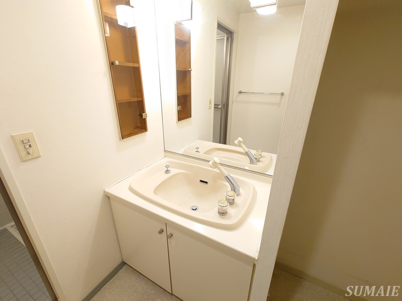 ディアシティ赤羽の洗面所|独立洗面台です☆