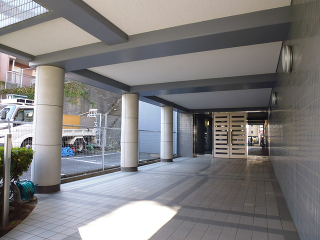 ディアシティ赤羽のエントランス|エントランスは広めでお洒落です！