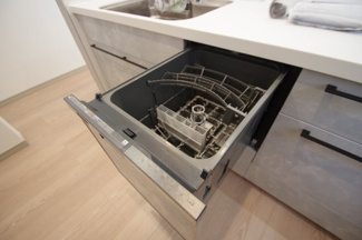 【内観：施工例】 | 【仲介手数料無料！！】府中市南町3丁目　新築戸建て（全2棟）NO.1棟　5980万円 | ビルトイン食洗機