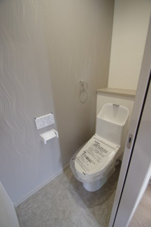 【内観：施工例】 | 【仲介手数料無料！！】府中市南町3丁目　新築戸建て（全2棟）NO.1棟　5980万円 | 1階トイレ