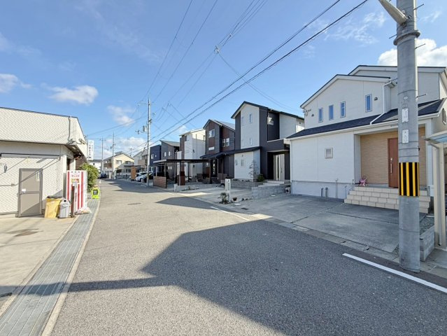 岸和田市尾生町6丁目　中古戸建の前面道路含む現地写真